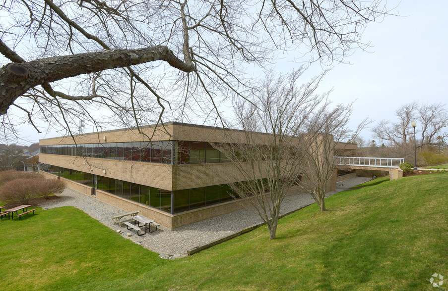 55 Hammarlund Way, Middletown, RI en alquiler - Foto del edificio - Imagen 2 de 6