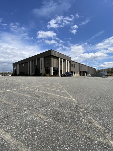 24 Williams Way, Bellingham, MA en alquiler - Foto del edificio - Imagen 1 de 22