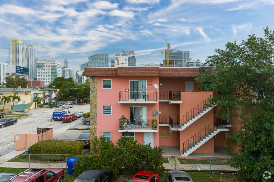 458 SW 9th St, Miami, FL en venta - Foto del edificio - Imagen 2 de 50