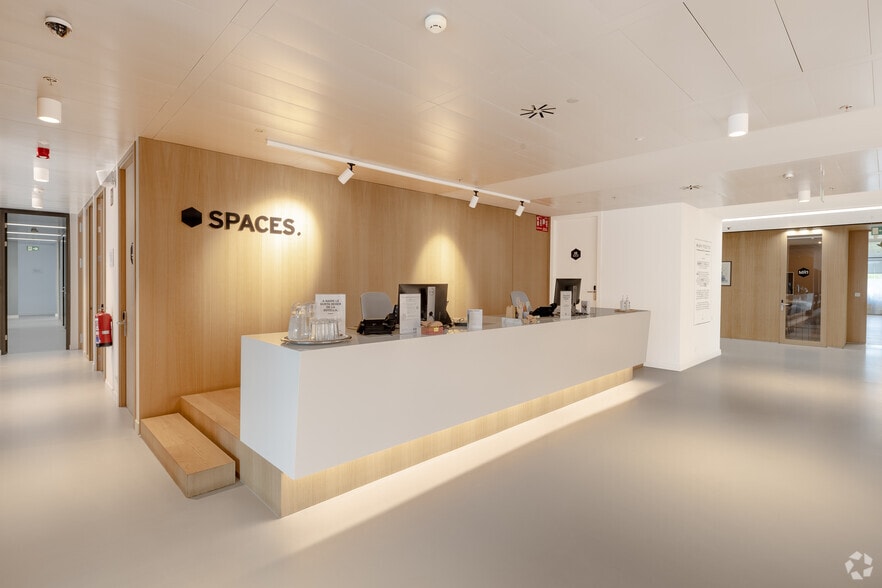 Calle Vía de los Poblados, 1, Madrid, Madrid en alquiler - Vestíbulo - Imagen 3 de 27