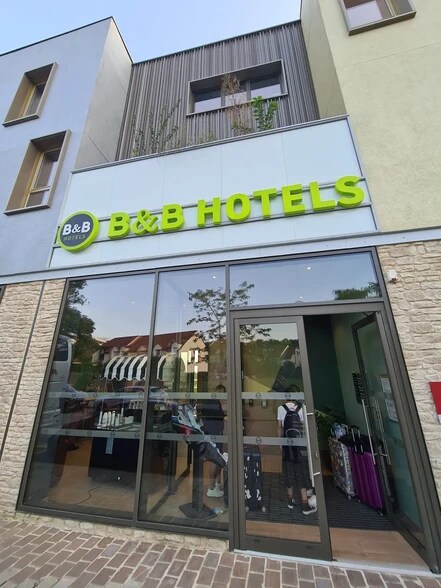 Hotel y hospedaje en Le Chesnay-Rocquencourt en venta - Foto del edificio - Imagen 3 de 4