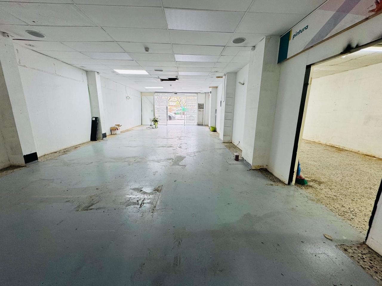 Local en Montcada i Reixac, Barcelona en alquiler Foto principal- Imagen 1 de 3