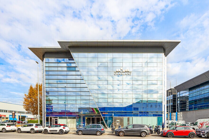 Oficina en Badalona, Barcelona en alquiler - Foto del edificio - Imagen 2 de 4