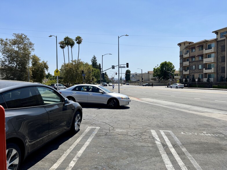 8120-8122 Sepulveda Blvd, Panorama City, CA en alquiler - Foto del edificio - Imagen 3 de 12