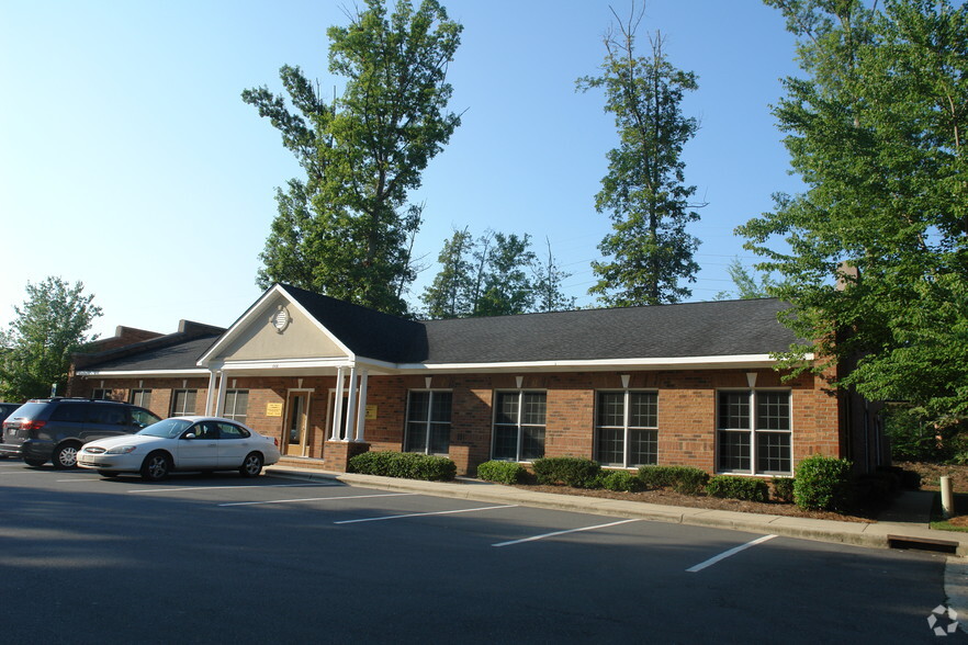 6408 Bannington Rd, Charlotte, NC en alquiler - Foto del edificio - Imagen 3 de 3