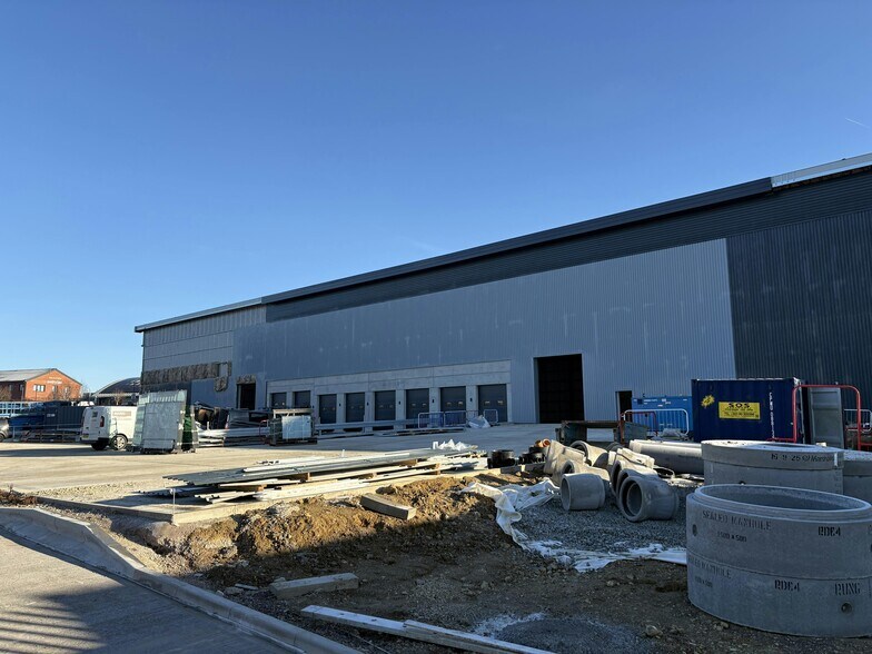 100 Latham Rd, Swindon en alquiler - Foto del edificio - Imagen 2 de 5