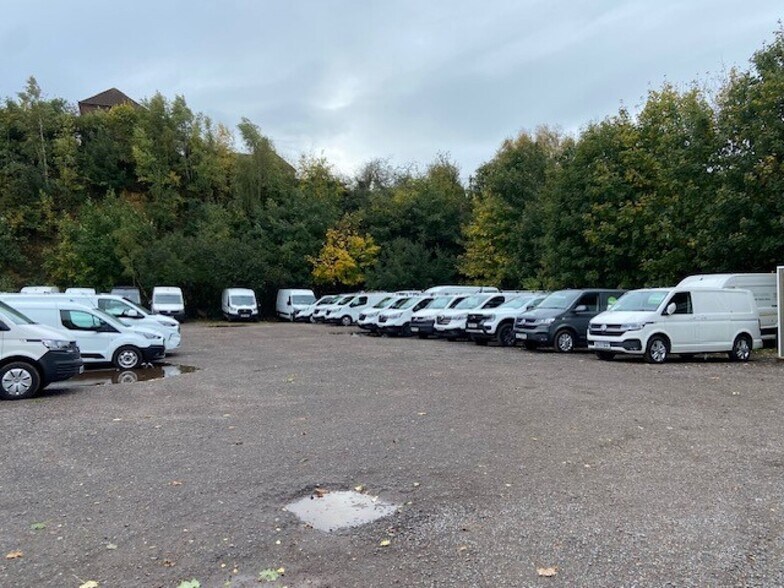 Rear Compound, Glebeland Centre, Vincent Lane, Dorking en alquiler - Foto principal - Imagen 1 de 3