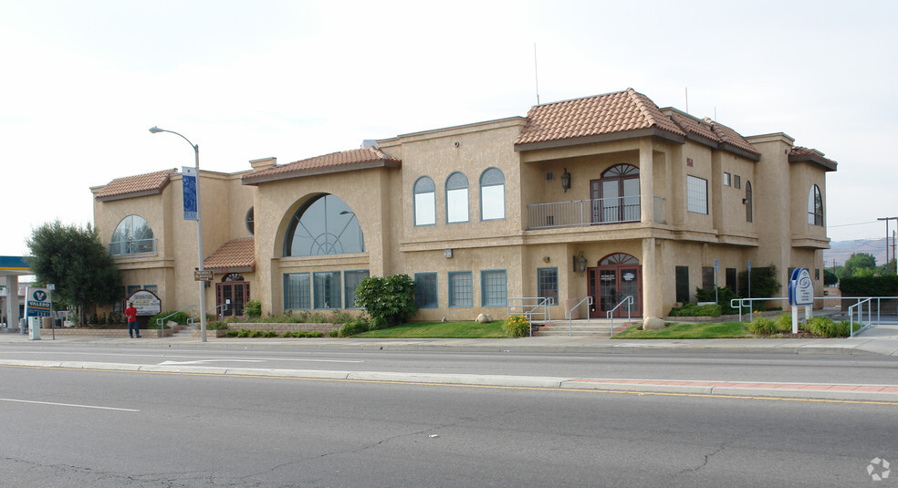 950 E palmdale Blvd, Palmdale, CA en alquiler - Foto del edificio - Imagen 2 de 18