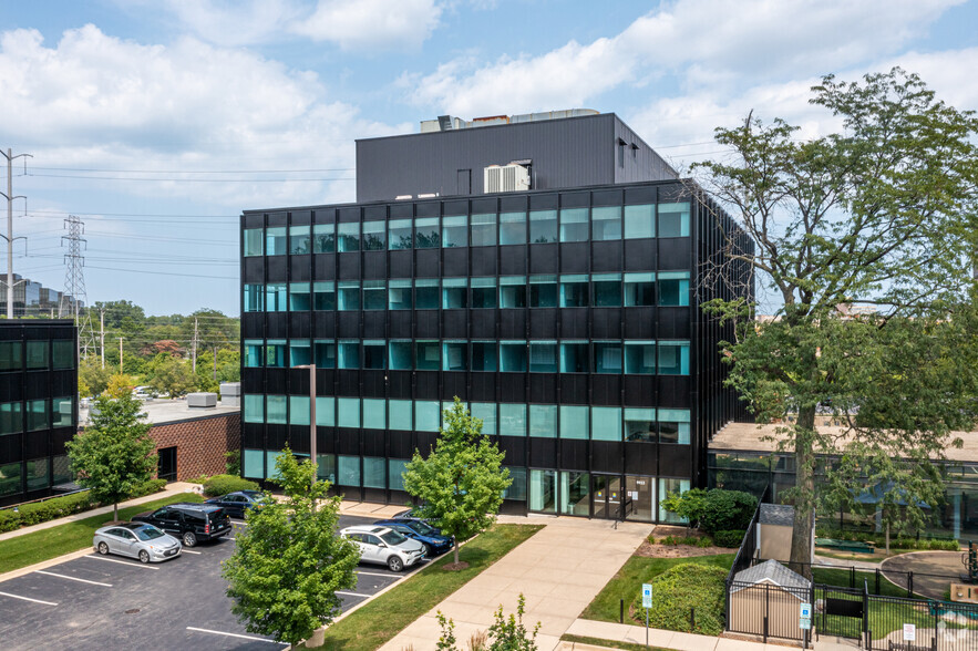 9933 Woods Dr, Skokie, IL en alquiler - Foto del edificio - Imagen 1 de 11