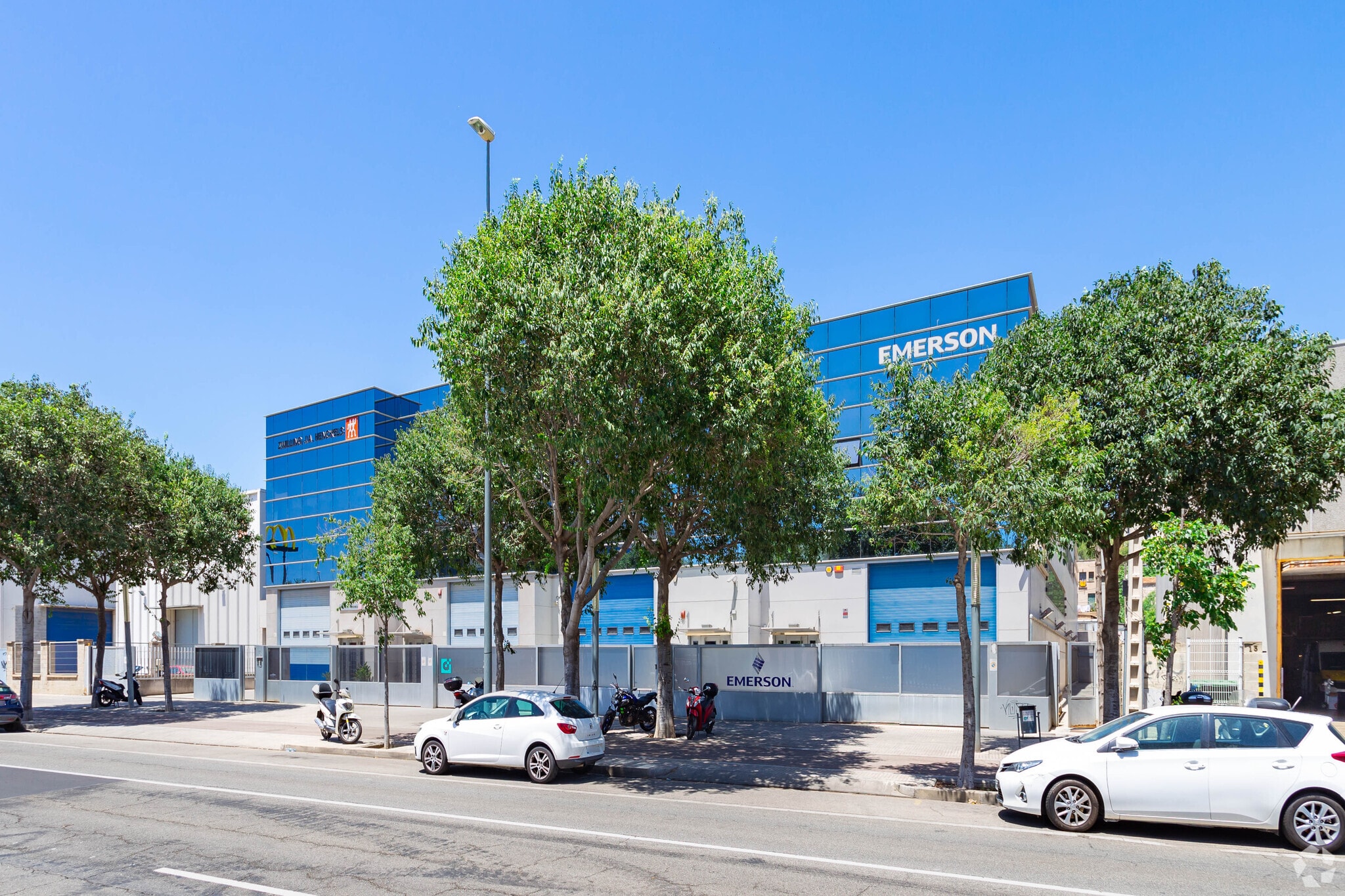 Nave en Cornellà de Llobregat, Barcelona en alquiler Foto principal- Imagen 1 de 5