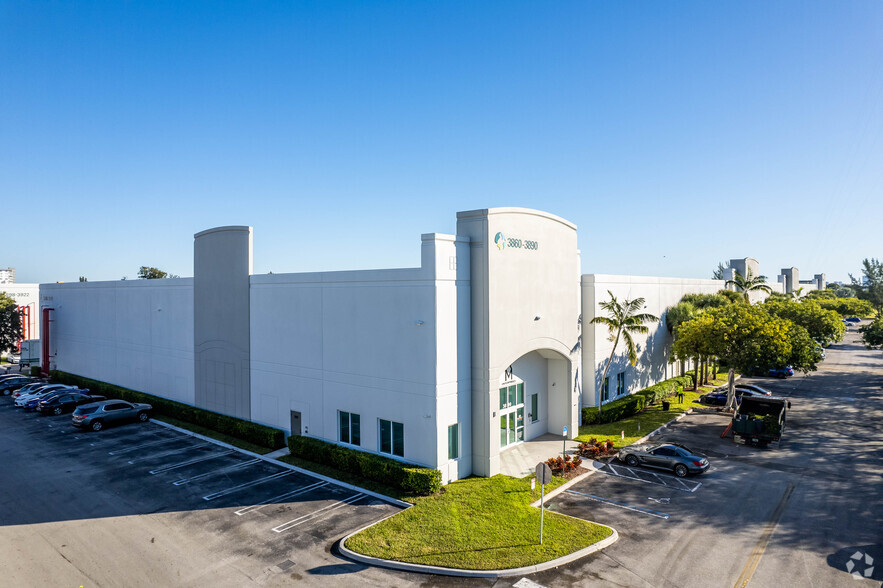 3860-3890 Pembroke Rd, Hollywood, FL en alquiler - Foto principal - Imagen 1 de 11