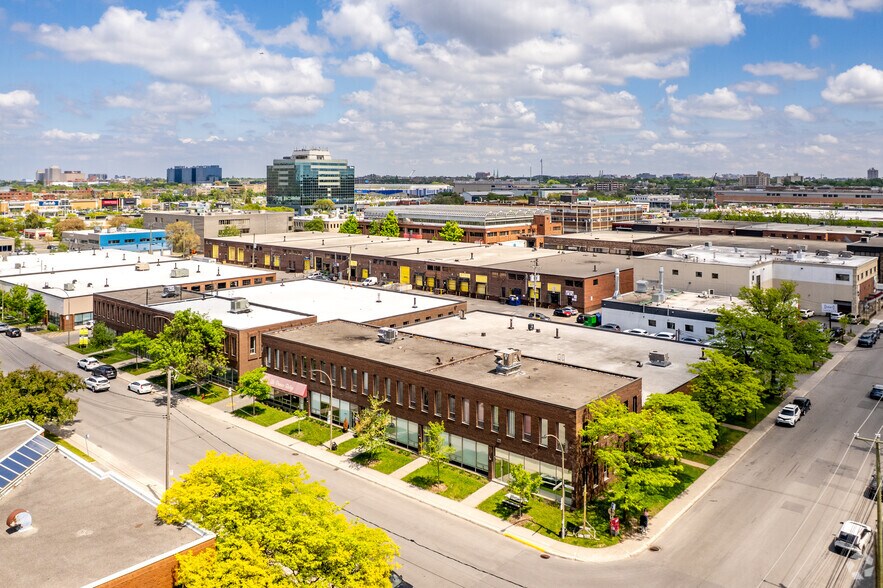 1550-1590 Rue Chabanel O, Montréal, QC en alquiler - Foto del edificio - Imagen 3 de 3