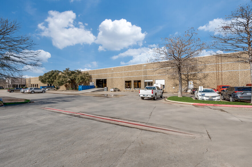 13755 Diplomat Dr, Farmers Branch, TX en alquiler - Foto del edificio - Imagen 3 de 11