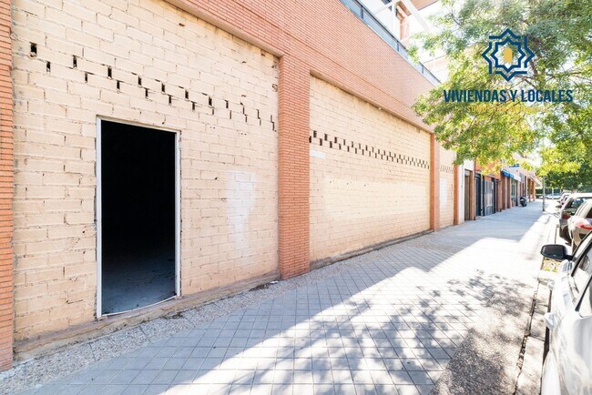 Más detalles de Calle Torre de las Cabezas, 12, Granada - Local en venta