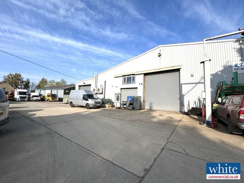 Baynards Green Business Park cartera de 5 inmuebles en venta en LoopNet.es - Foto principal - Imagen 2 de 3