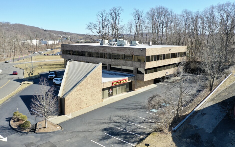 108 Mill Plain Rd, Danbury, CT en alquiler - Foto del edificio - Imagen 2 de 4