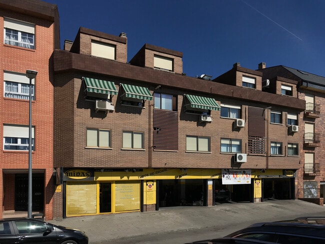 Más detalles de Ronda de la Plazuela, 7, Las Rozas de Madrid - Local en alquiler