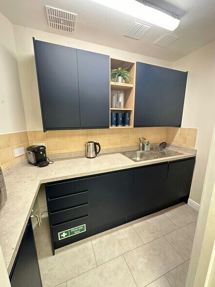 Stockingswater Ln, Enfield en venta - Foto del edificio - Imagen 3 de 7