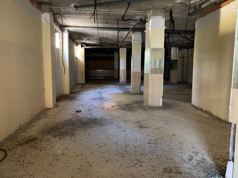 Local en Almería en venta - Foto del edificio - Imagen 3 de 7