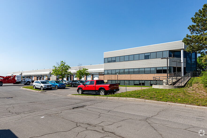 140 Thad Johnson, Ottawa, ON en alquiler - Foto del edificio - Imagen 1 de 3