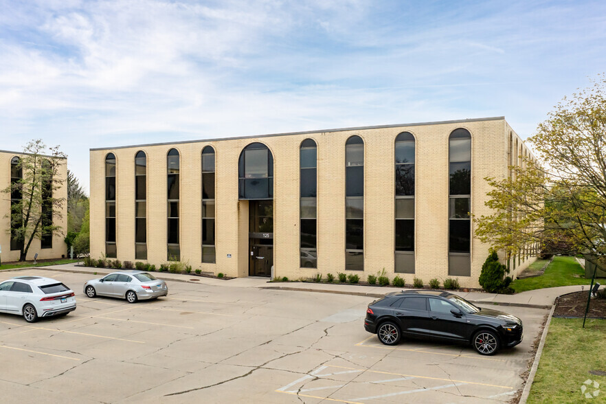 121 Fairfield Way, Bloomingdale, IL en alquiler - Foto del edificio - Imagen 1 de 11