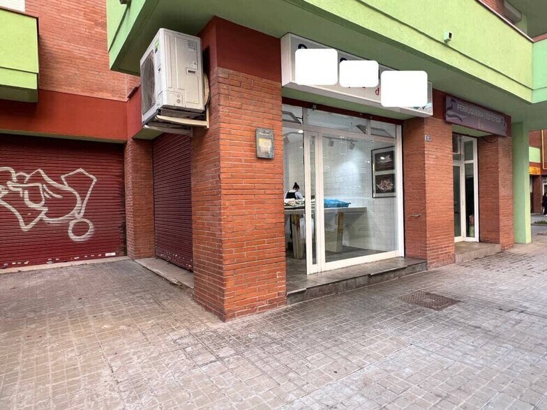 Edificio residencial en Sabadell, Barcelona en venta - Foto del edificio - Imagen 2 de 2