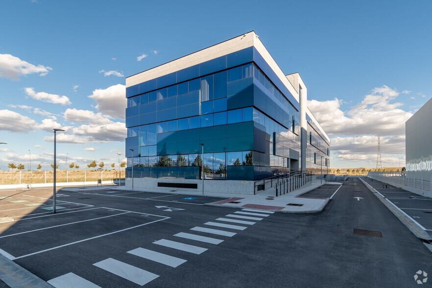 Calle Rosalind Franklin, 58, Getafe, Madrid en alquiler - Foto del edificio - Imagen 1 de 22