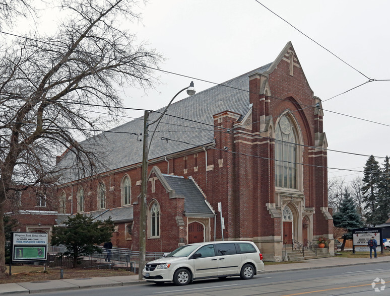 975 Kingston Rd, Toronto, ON en alquiler - Foto del edificio - Imagen 2 de 2