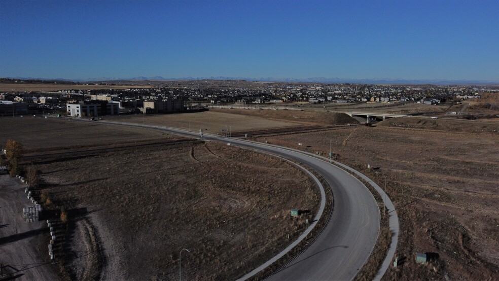 Southbank Cres, Okotoks, AB en venta - Vista aérea - Imagen 1 de 3