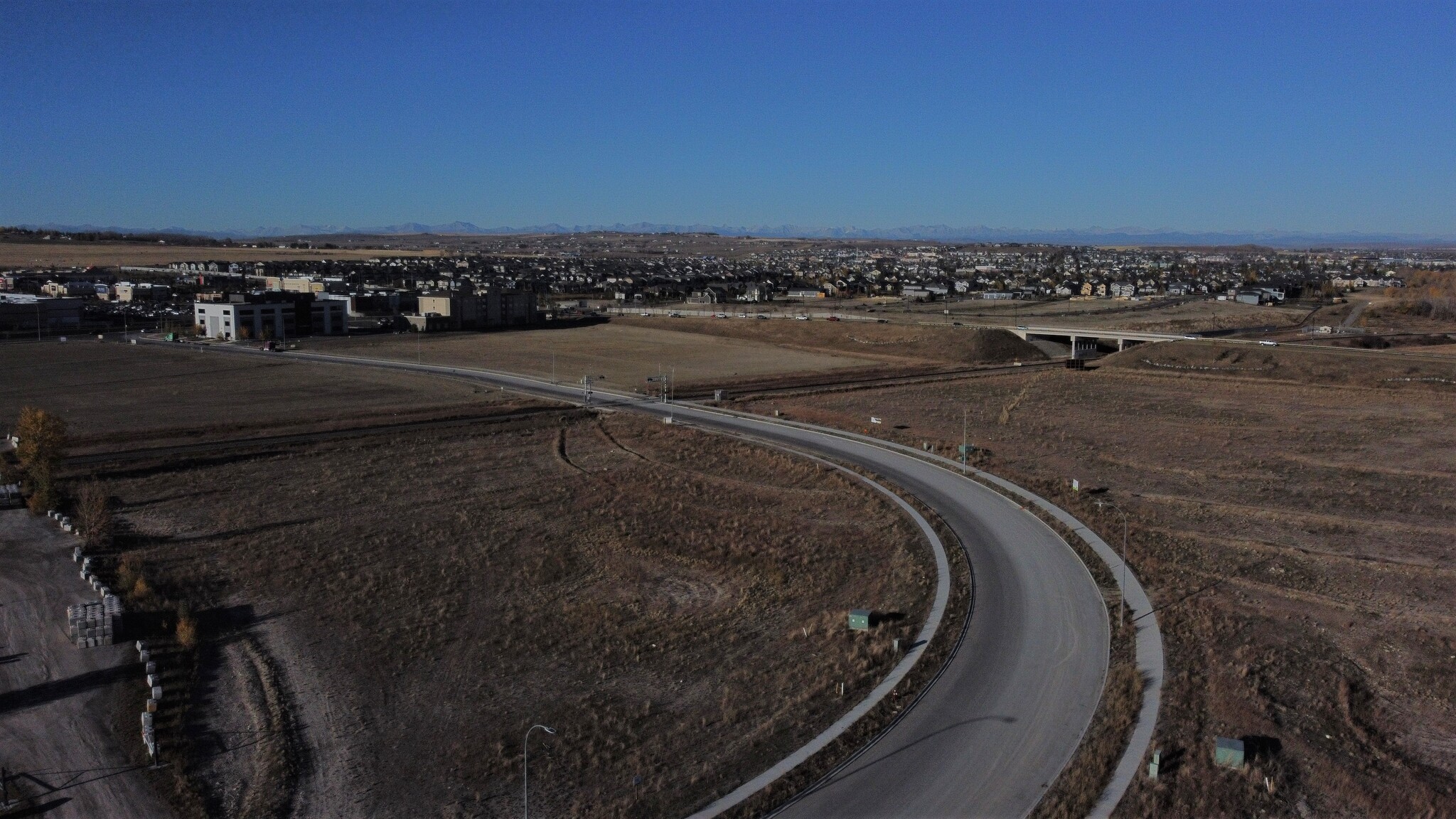 Southbank Cres, Okotoks, AB en venta Vista aérea- Imagen 1 de 4