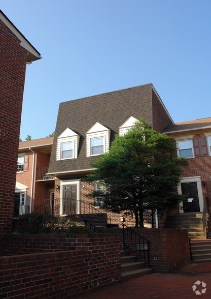 119 Rowell Ct, Falls Church, VA en alquiler - Foto del edificio - Imagen 2 de 2