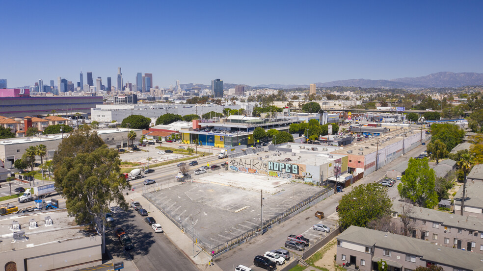 1308 S Soto St, Los Angeles, CA en alquiler - Foto del edificio - Imagen 3 de 4