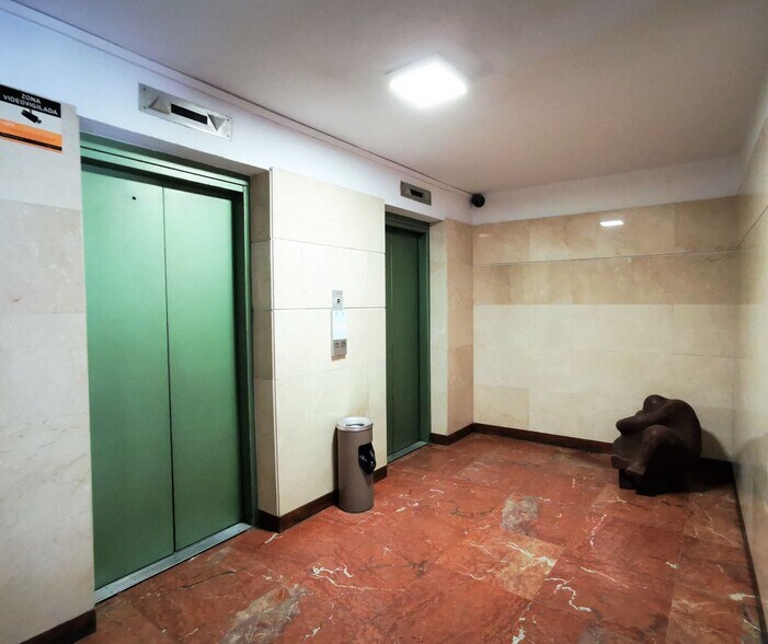 Oficina en Las Palmas de Gran Canaria, Las Palmas en alquiler - Vestíbulo - Imagen 1 de 11