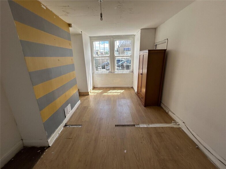 144 King Edwards Dr, Harrogate en alquiler - Foto del edificio - Imagen 3 de 11