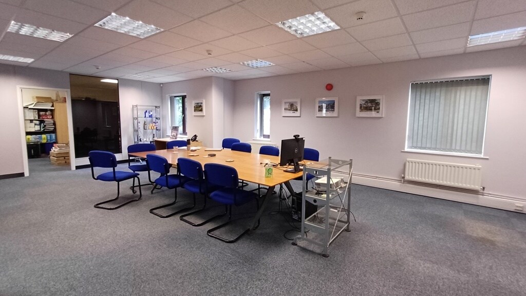 Woodside Rd, Luton, BDF LU1 4DQ - Unidad 1 -  - Foto del interior - Image 1 of 5