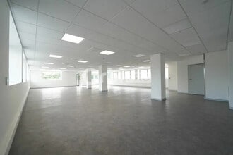 Nave en Saint-Priest en venta Foto del edificio- Imagen 2 de 4