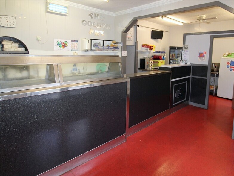 4 The Golden Fry and 4 Bed House, Huntly en venta - Foto del edificio - Imagen 3 de 17