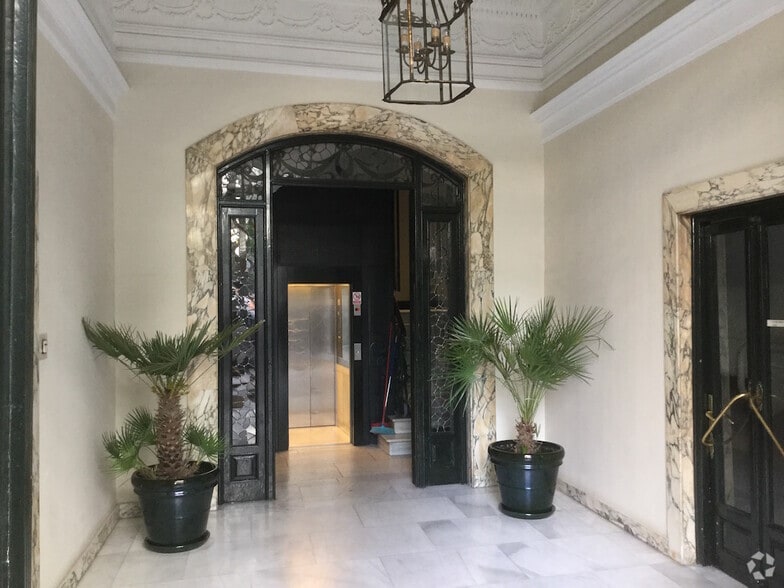 Calle del Monte Esquinza, 14, Madrid, Madrid en alquiler - Foto del edificio - Imagen 2 de 3