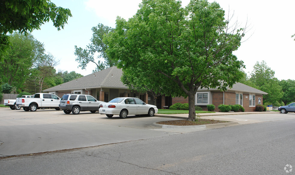 543 Lawrence Ave, Lawrence, KS en alquiler - Foto del edificio - Imagen 2 de 4