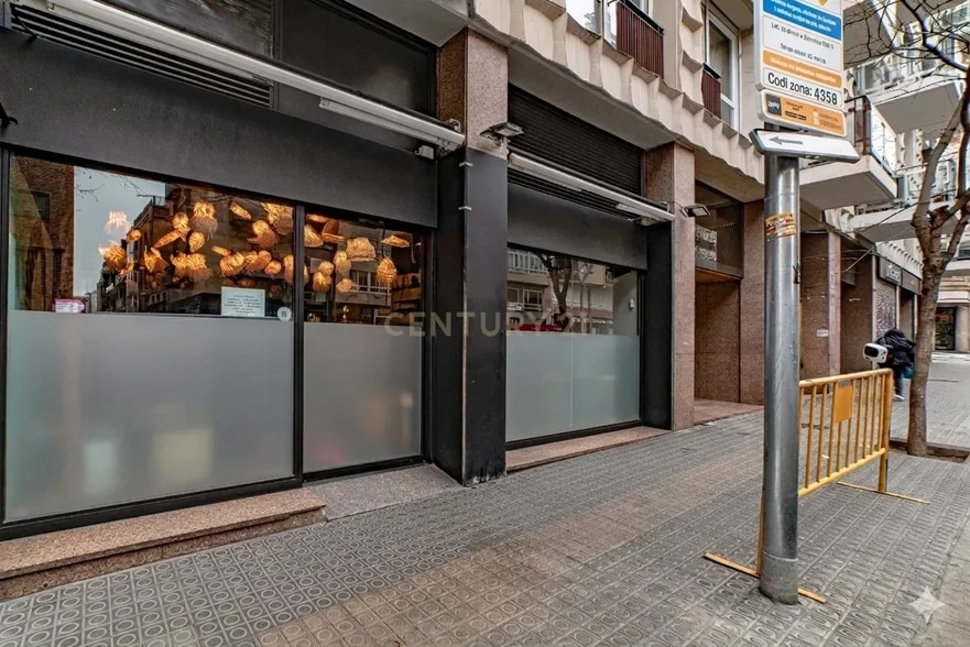 Local en Barcelona, Barcelona en alquiler - Foto del edificio - Imagen 1 de 3