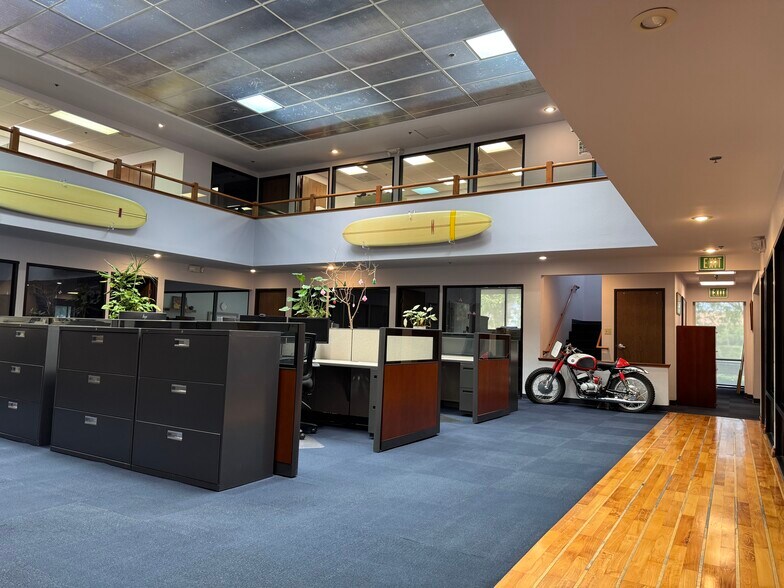 245 Fischer Ave, Costa Mesa, CA en venta - Foto del interior - Imagen 3 de 7