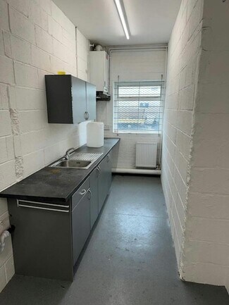 Más detalles de 659 Eccles New Rd, Salford - Nave en alquiler