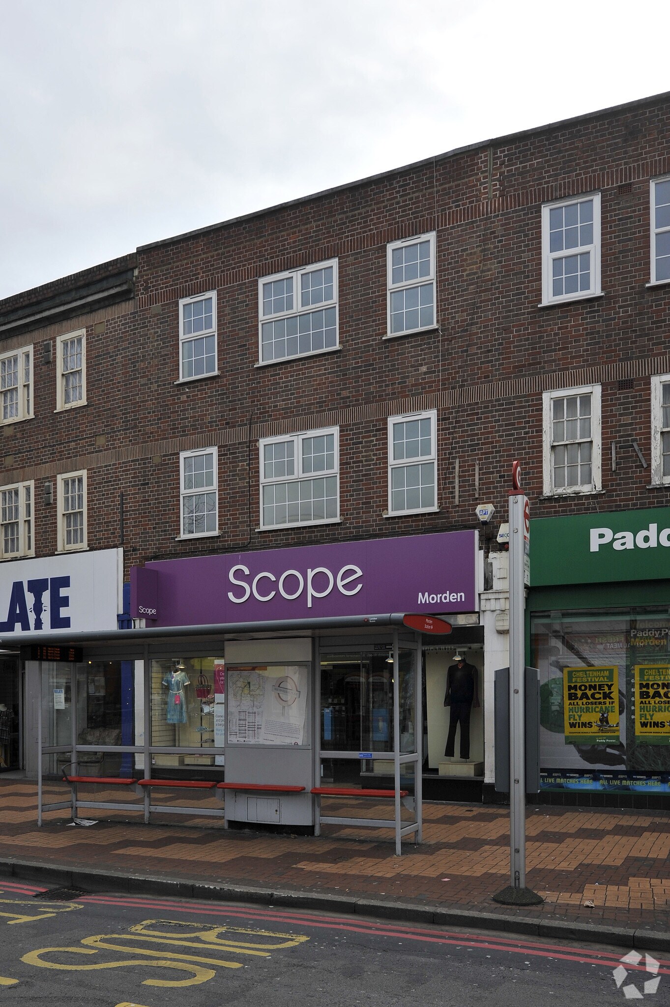 39 London Rd, Morden en alquiler Foto principal- Imagen 1 de 4