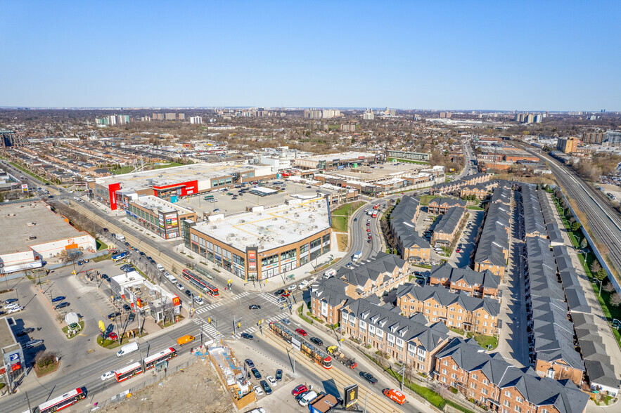 2100 Saint Clair Ave, Toronto, ON en alquiler - Vista aérea - Imagen 3 de 17