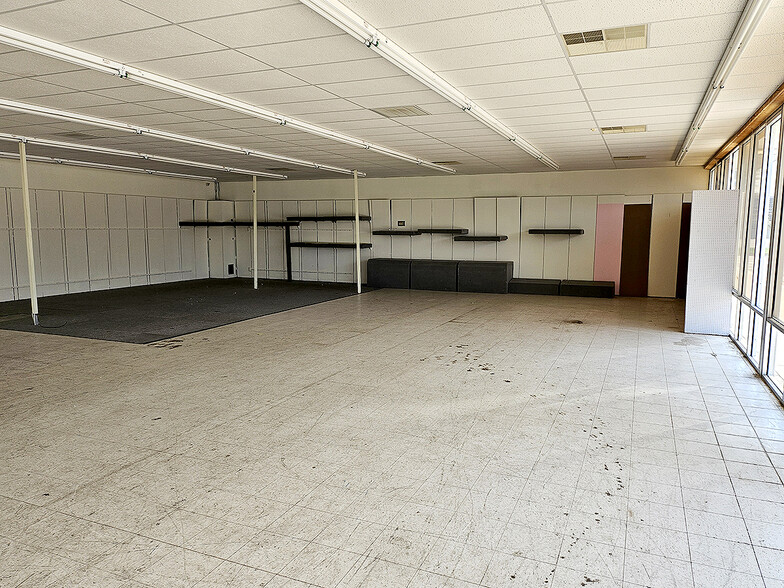 1314-18 N Main St, Mcpherson, KS en alquiler - Foto del interior - Imagen 2 de 4