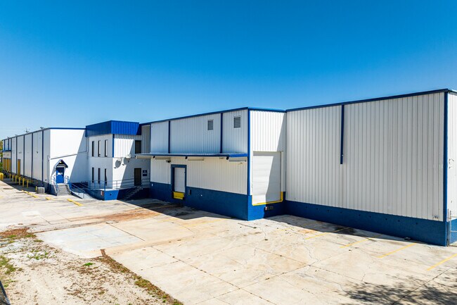 Más detalles de 4206 Mercantile Ave, Naples, FL - Nave en alquiler