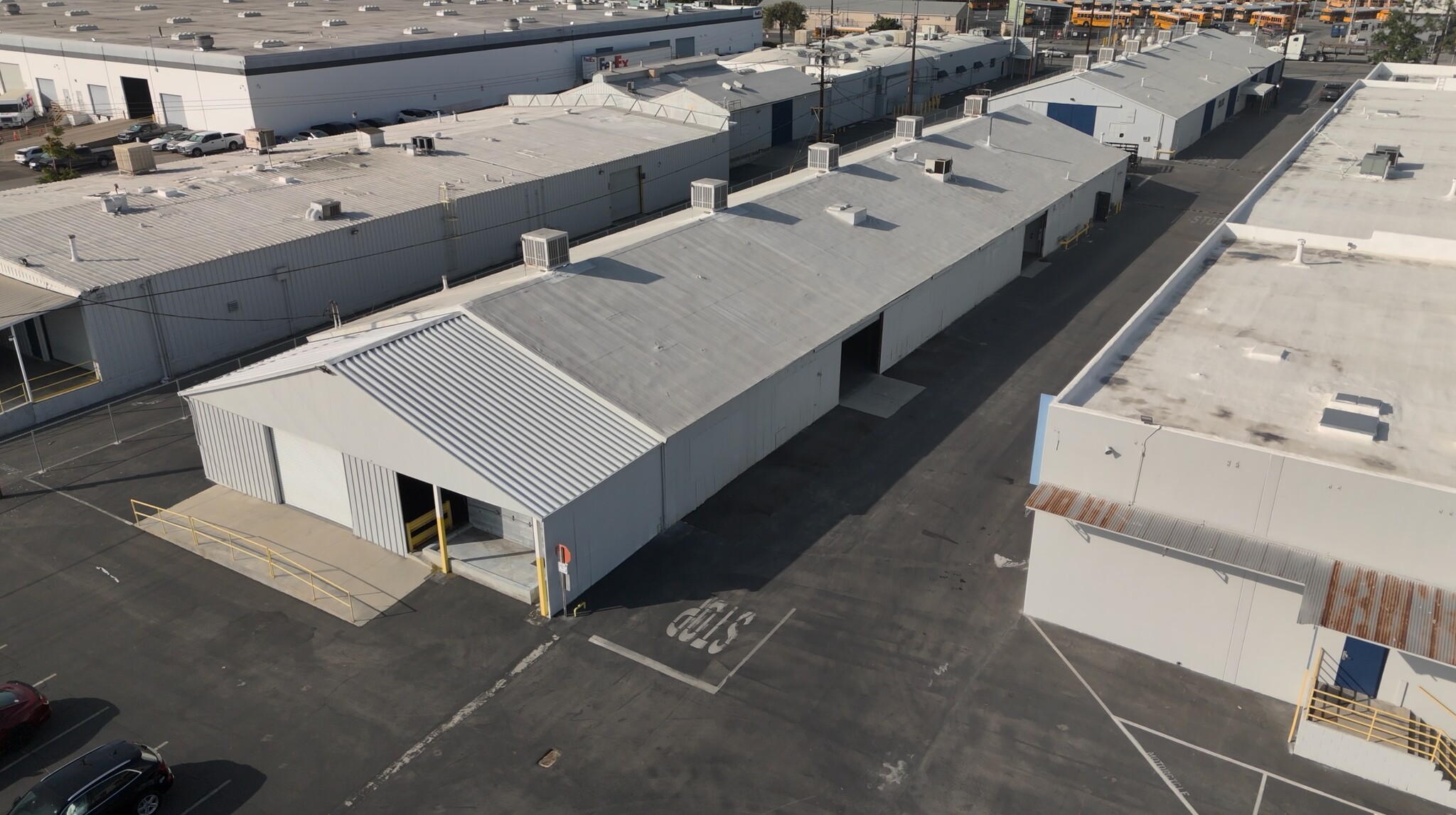 11240 Sherman Way, Sun Valley, CA en alquiler Vista aérea- Imagen 1 de 10