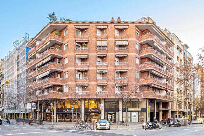 Más detalles de Carrer de Padilla, Barcelona - Edificio residencial​ en venta