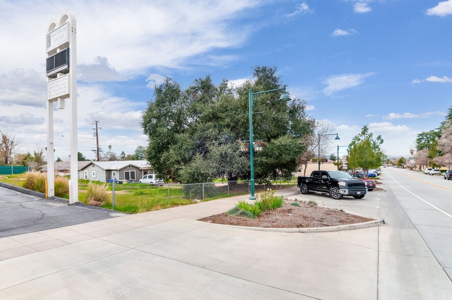 35261 Yucaipa Blvd, Yucaipa, CA en venta - Foto del edificio - Imagen 1 de 13