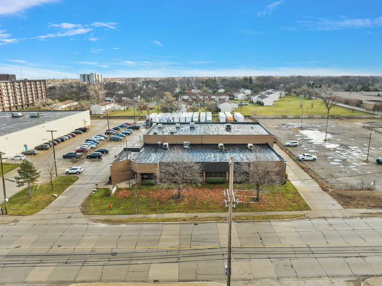 24650 Sherwood Ave, Center Line, MI en venta - Foto del edificio - Imagen 1 de 6